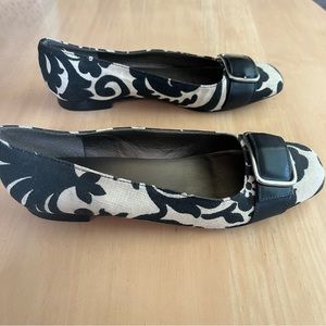 Talbots black & white paisley pattern flats - genuine leather sole